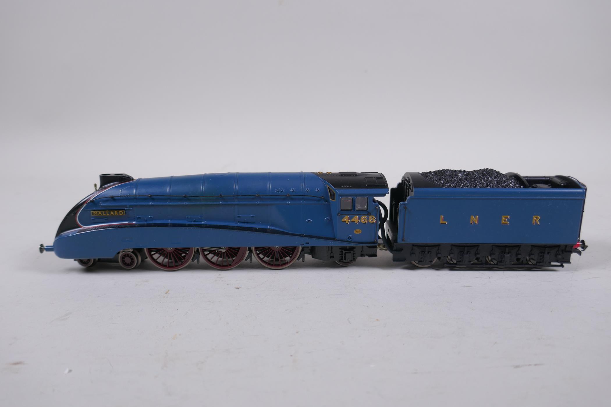 A Hornby Live Steam 00 gauge train set 'Mallard' with accessories, in original box, unused - Image 2 of 7