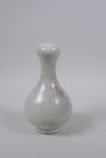 A Chinese crackle ware garlic head shaped vase, 17 cm high