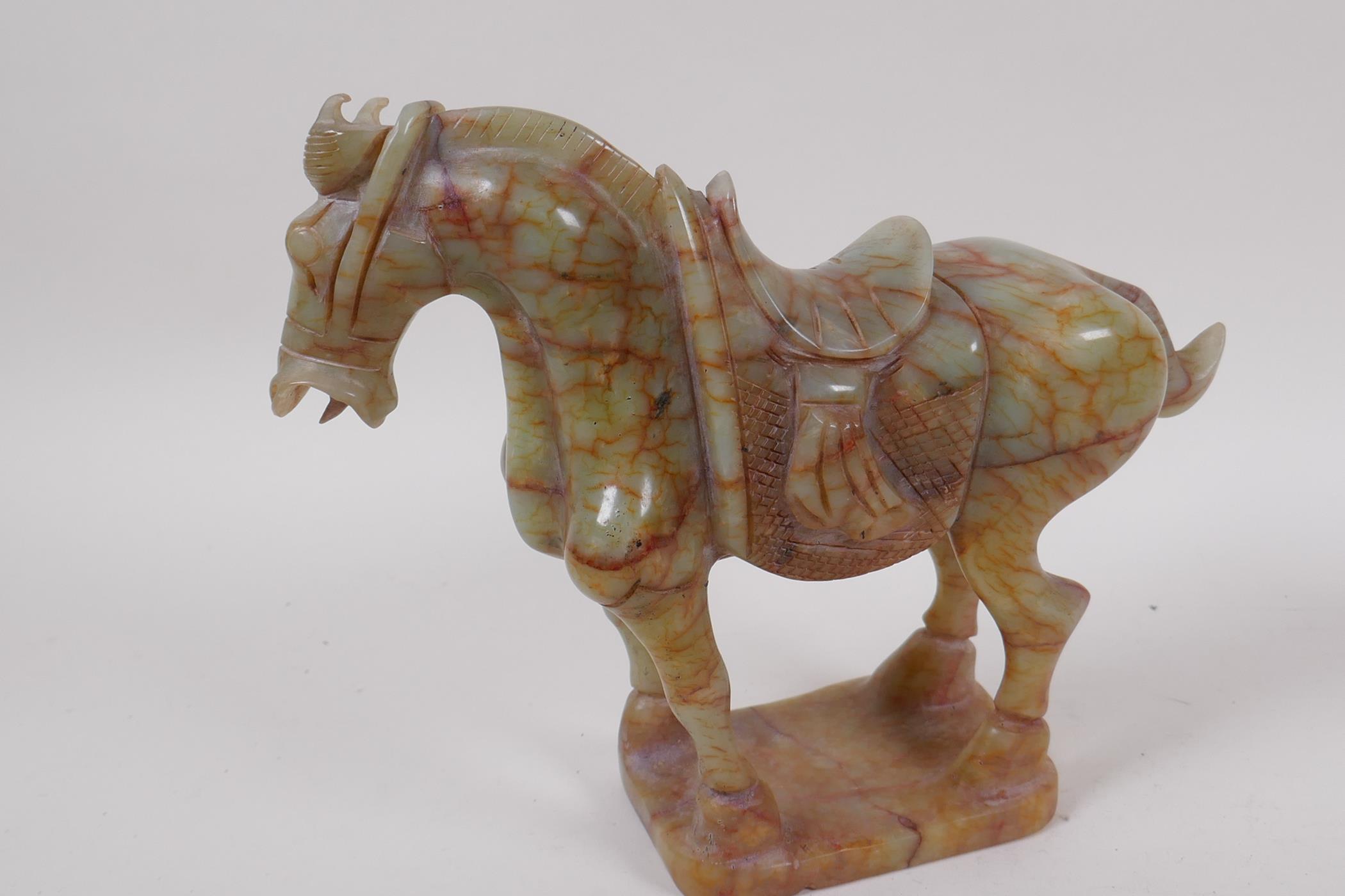 A Chinese carved hardstone figure of a horse, 18cm high - Image 3 of 3