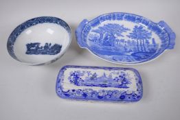 A late C18th/early C19th Worcester pearlware blue and white bowl decorated with a gentleman and