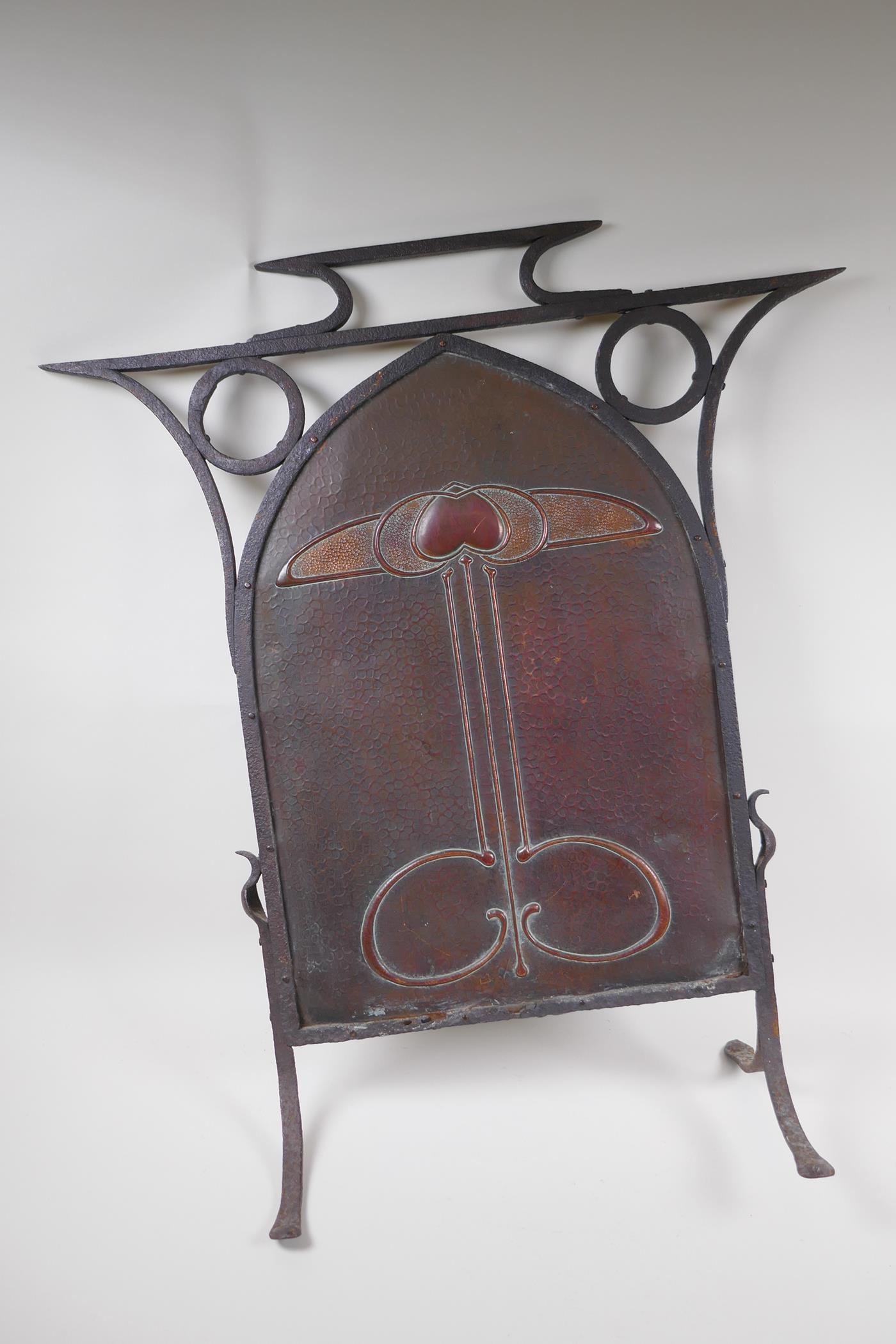 An Art Nouveau Liberty style copper and wrought iron fire screen, AF lacks one foot, 64cm x 72cm - Image 3 of 3