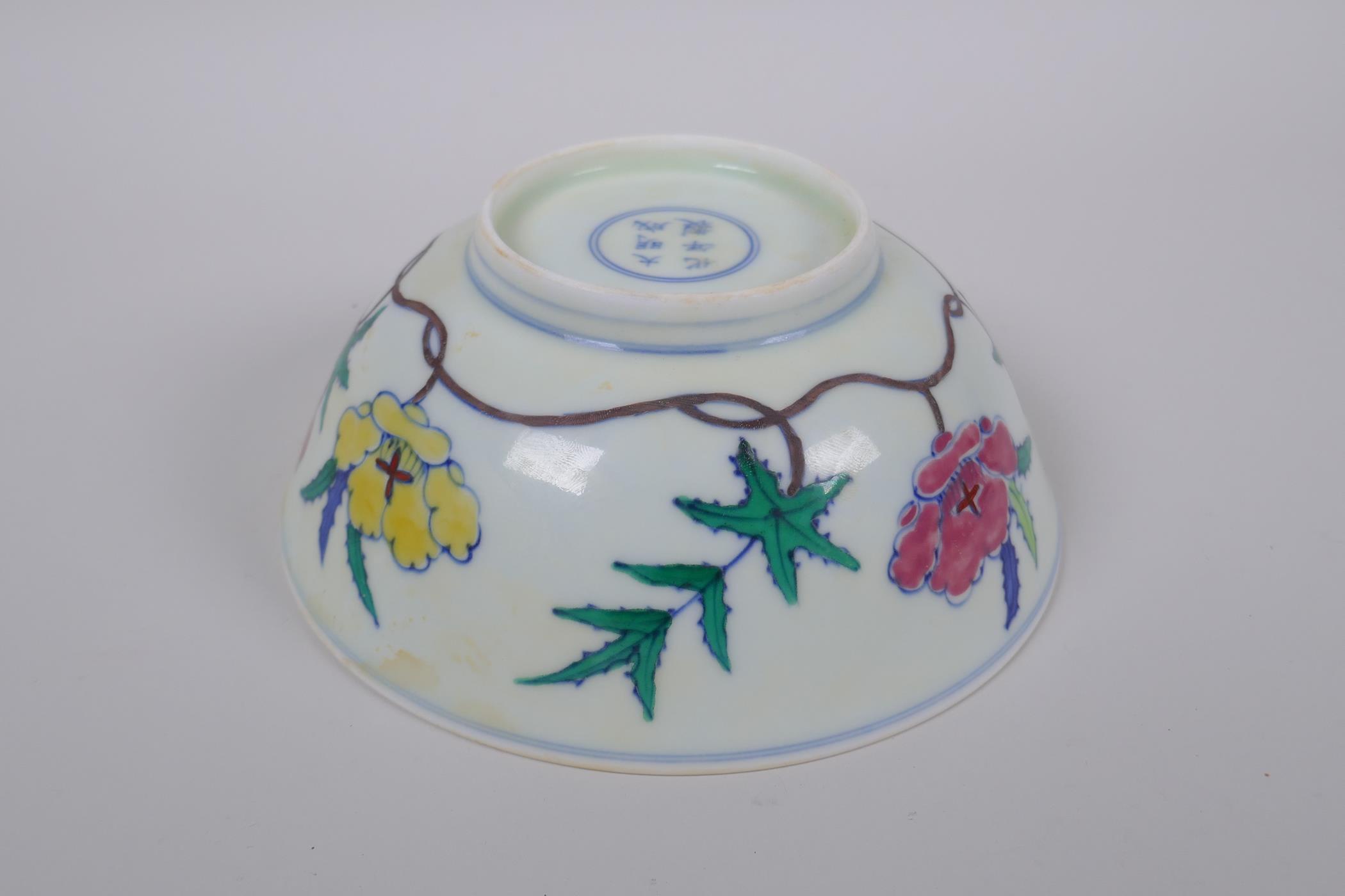 A Wucai porcelain bowl with floral decoration, Chinese Chenghua 6 character mark to base, 19cm - Image 3 of 6