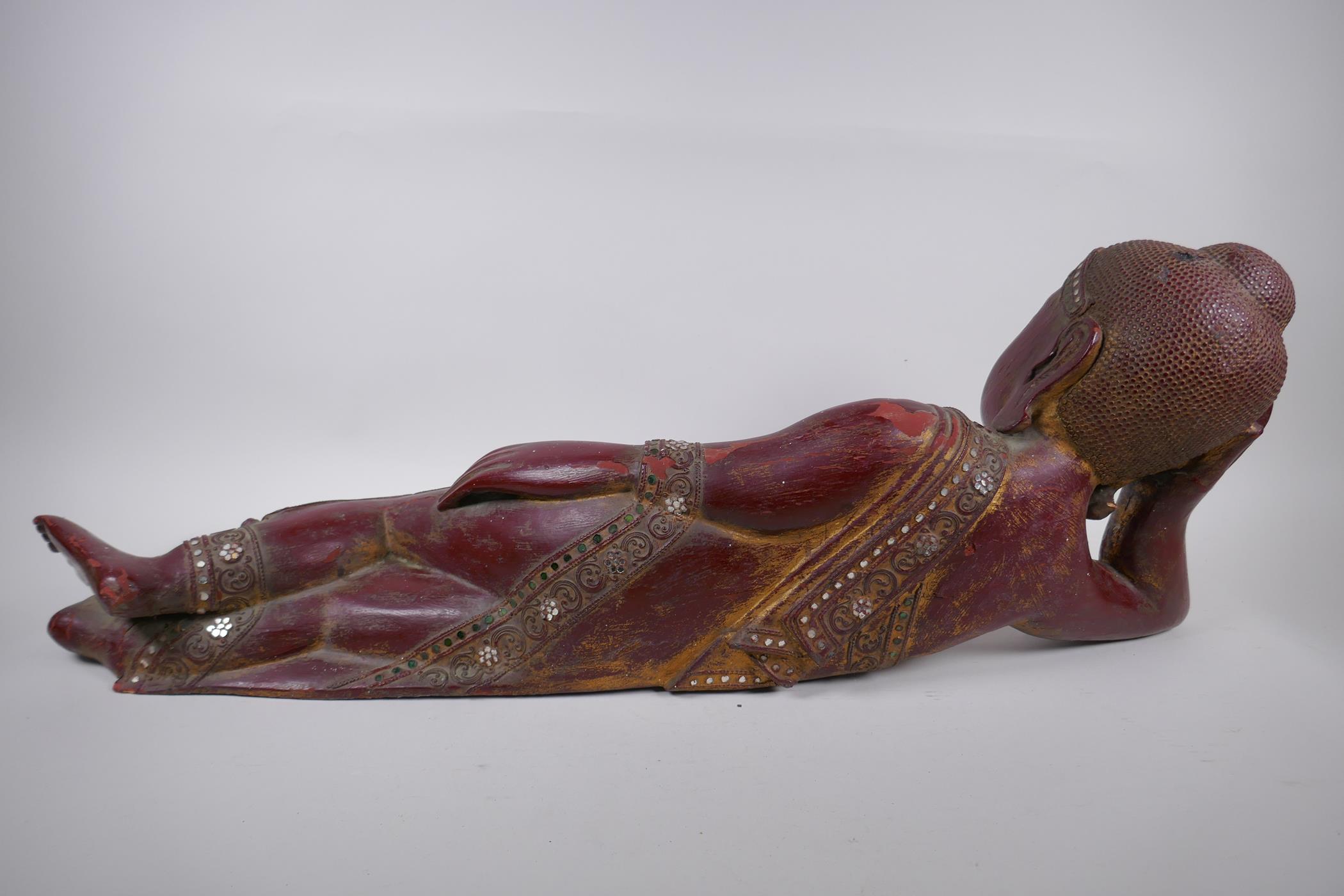 An antique Burmese carved and lacquered wood reclining figure of Buddha, 78cm long - Image 5 of 7