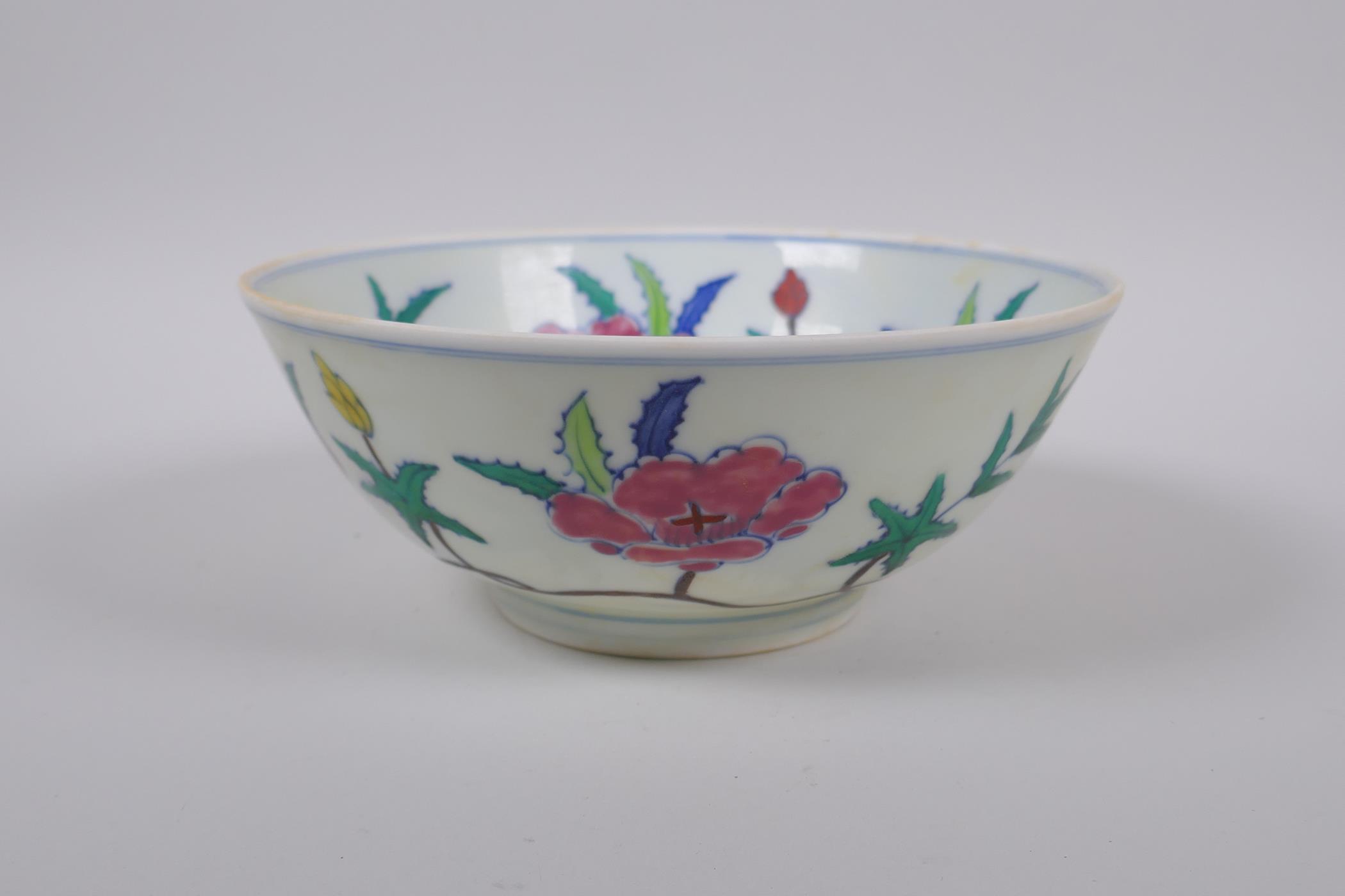 A Wucai porcelain bowl with floral decoration, Chinese Chenghua 6 character mark to base, 19cm