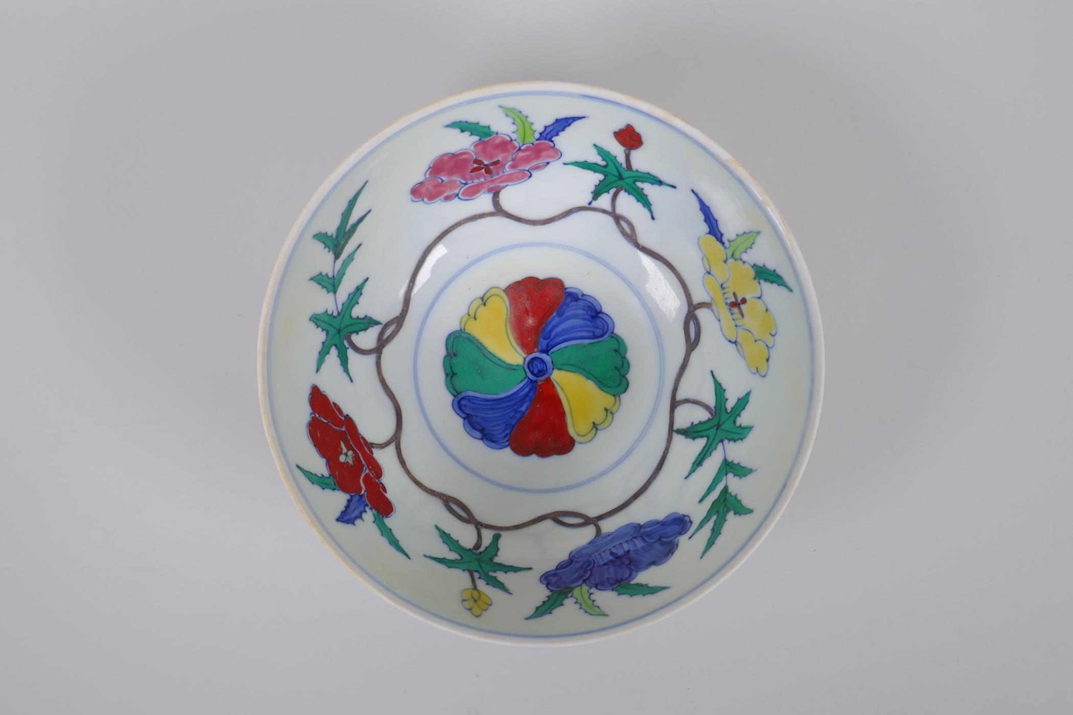 A Wucai porcelain bowl with floral decoration, Chinese Chenghua 6 character mark to base, 19cm - Image 2 of 6