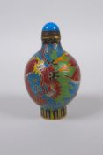 A Chinese cloisonne snuff bottle with dragon decoration, 8cm high