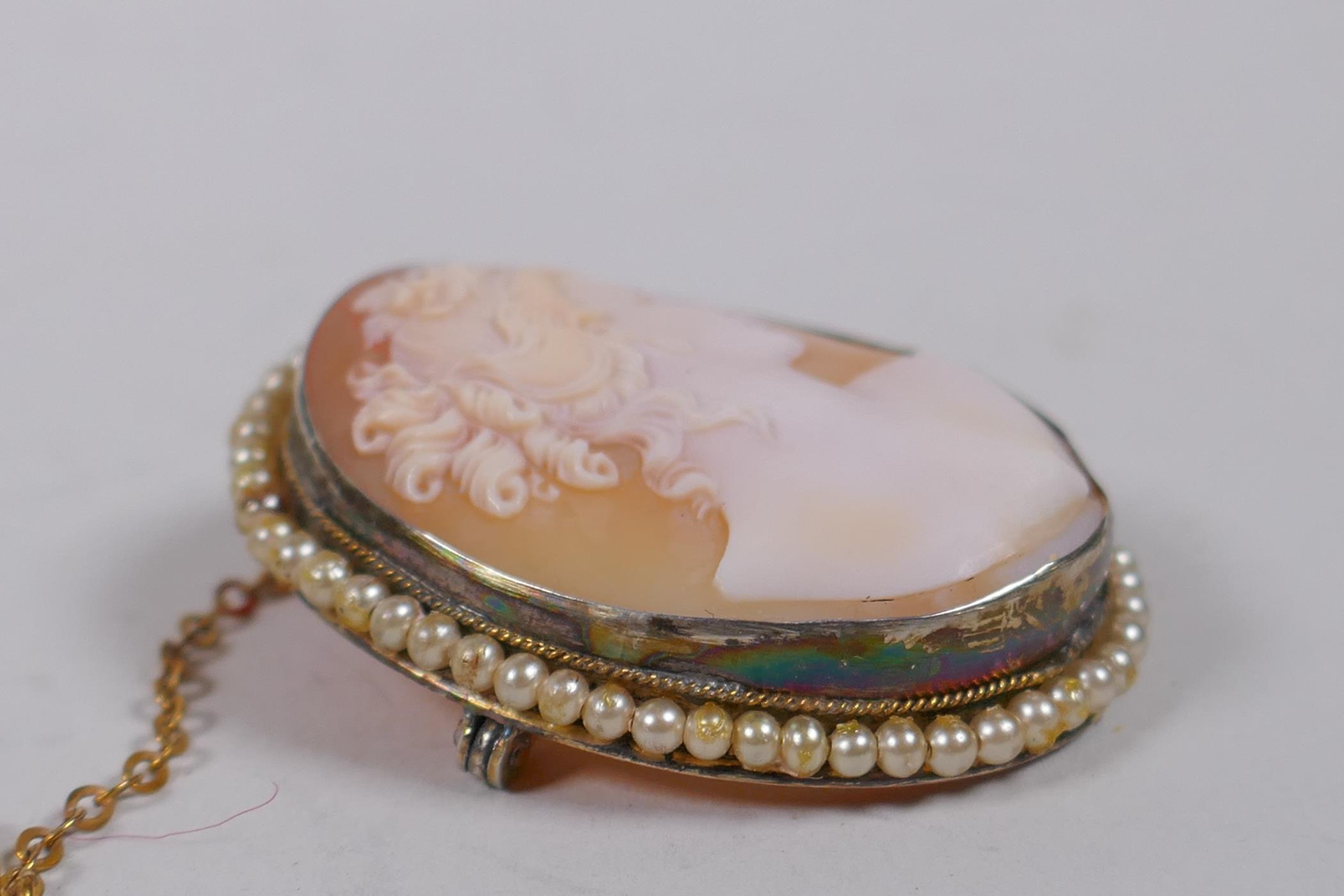 An antique cameo brooch and another flower brooch, largest 4 x 3cm - Image 4 of 6