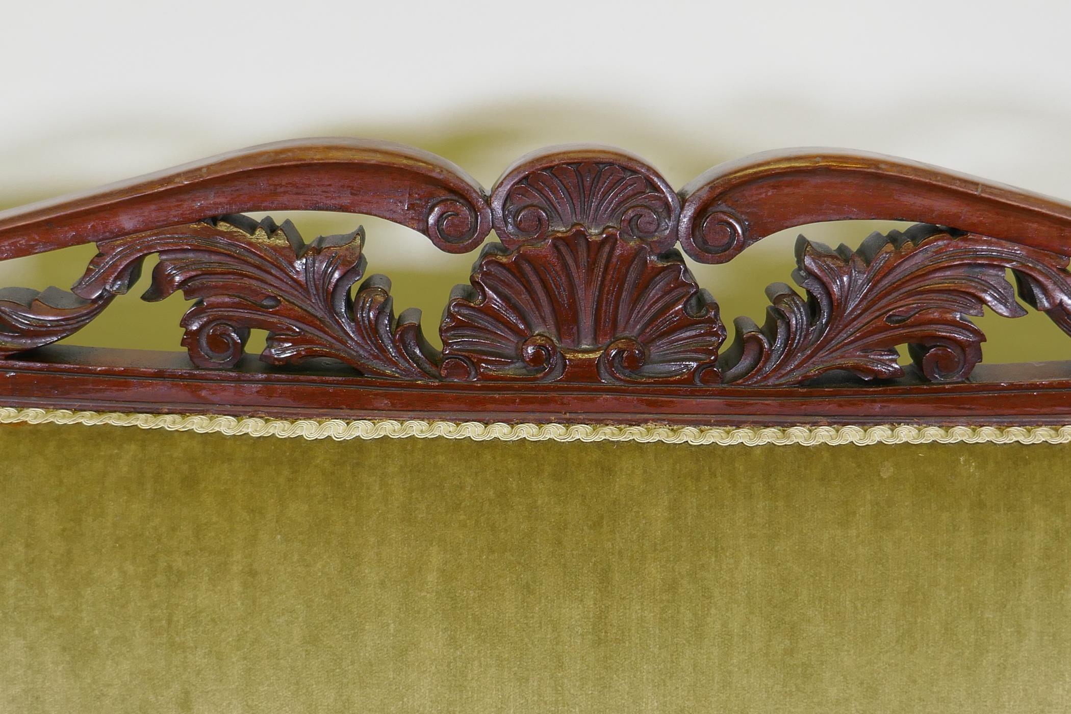 A C19th mahogany settee with carved and pierced detail and cabriole legs, possibly Berkey & Gay - Image 2 of 5