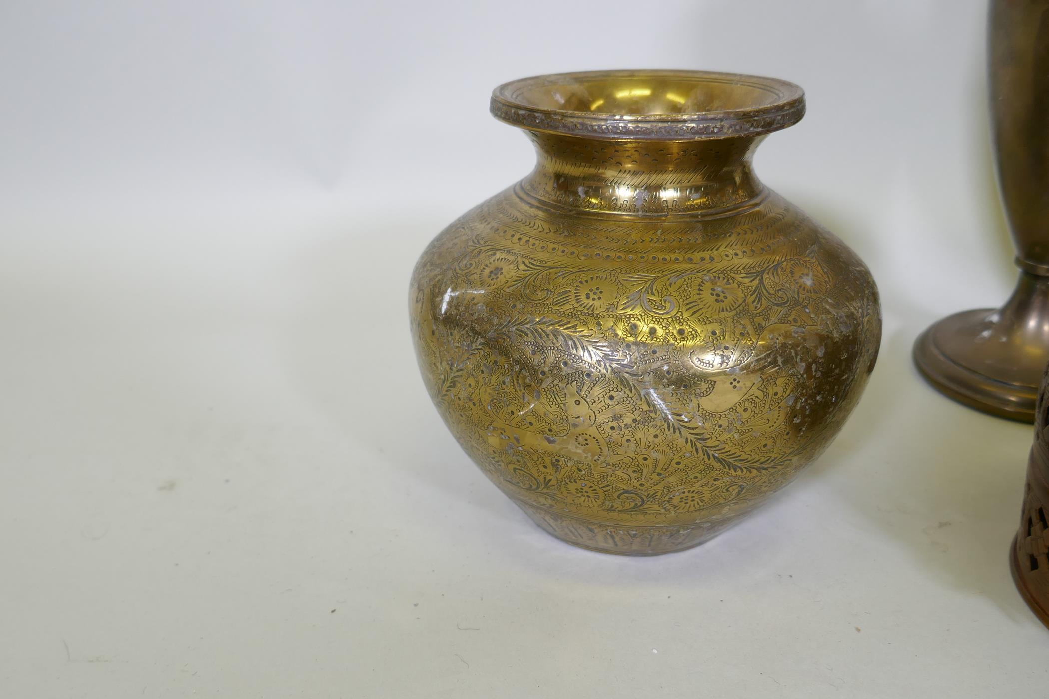 An Indian brass pot with engraved decoration, a copper jardiniere, a pair of brass urns, 33cm high - Bild 3 aus 3