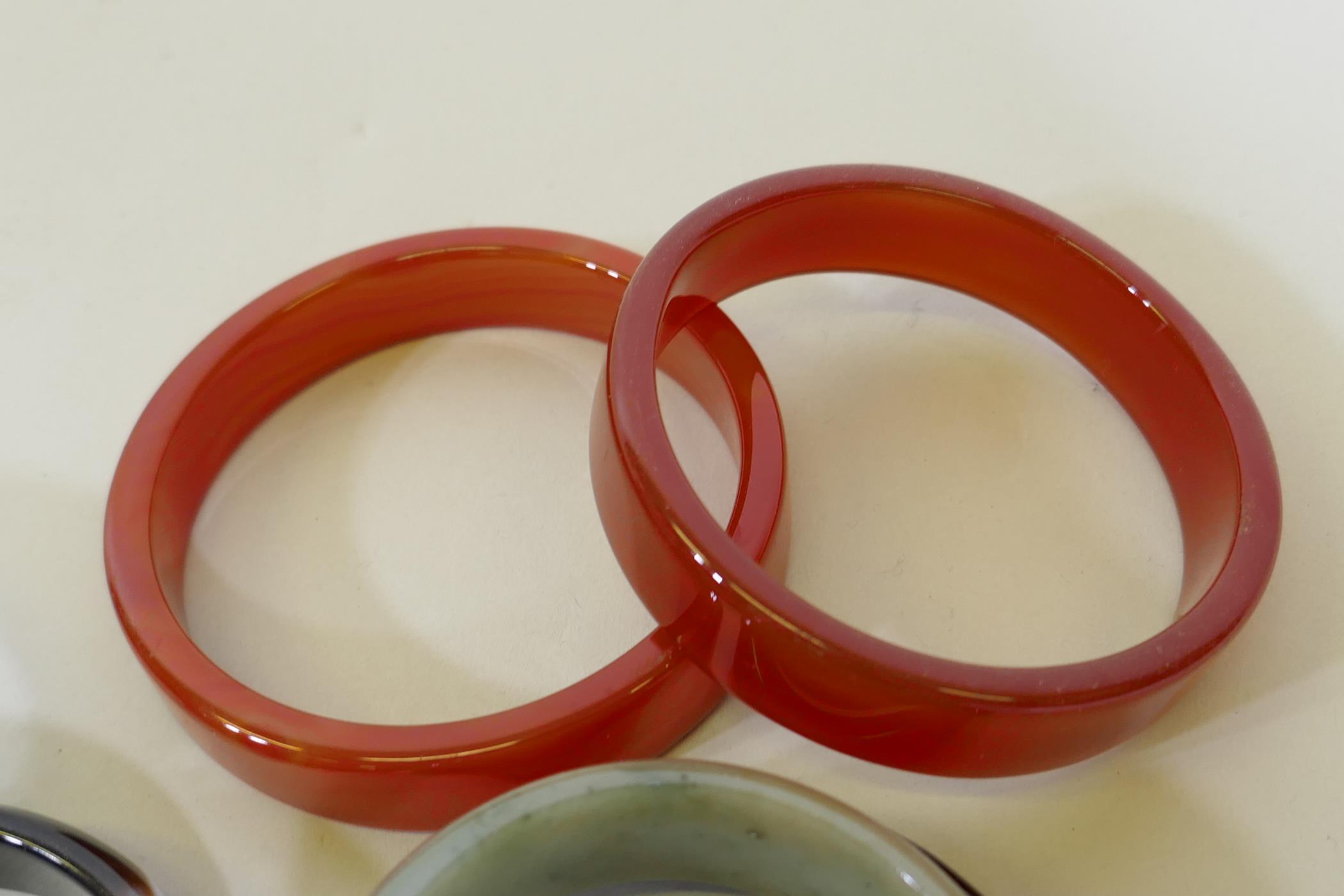 Six hardstone bangles, jadeite, agate and quartz, four cheroot holders and a dzi bead - Image 5 of 6