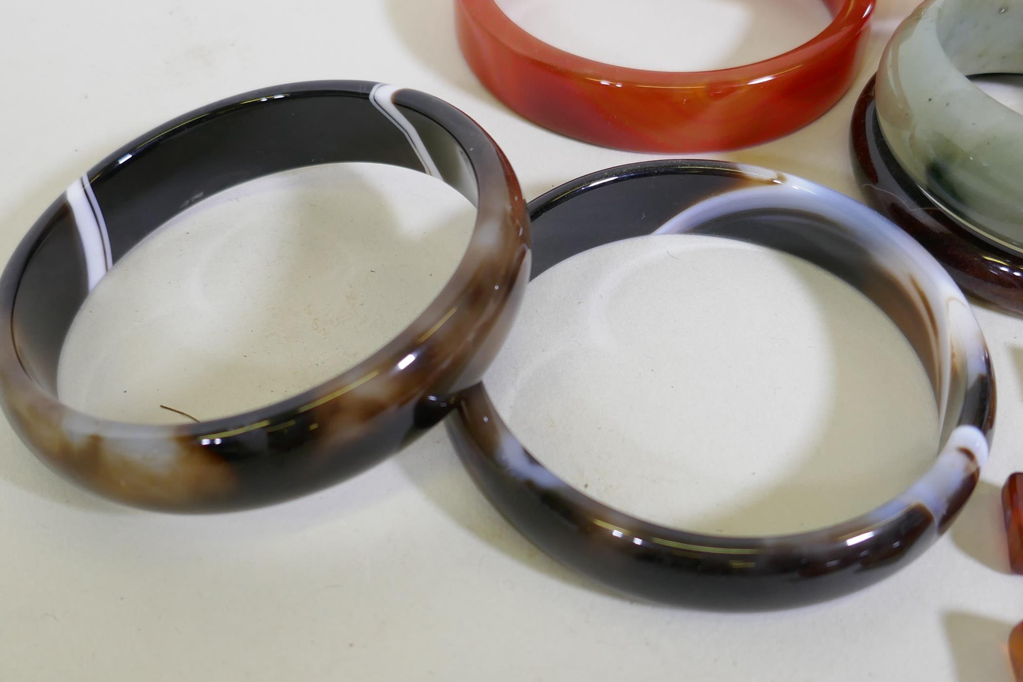 Six hardstone bangles, jadeite, agate and quartz, four cheroot holders and a dzi bead - Image 4 of 6