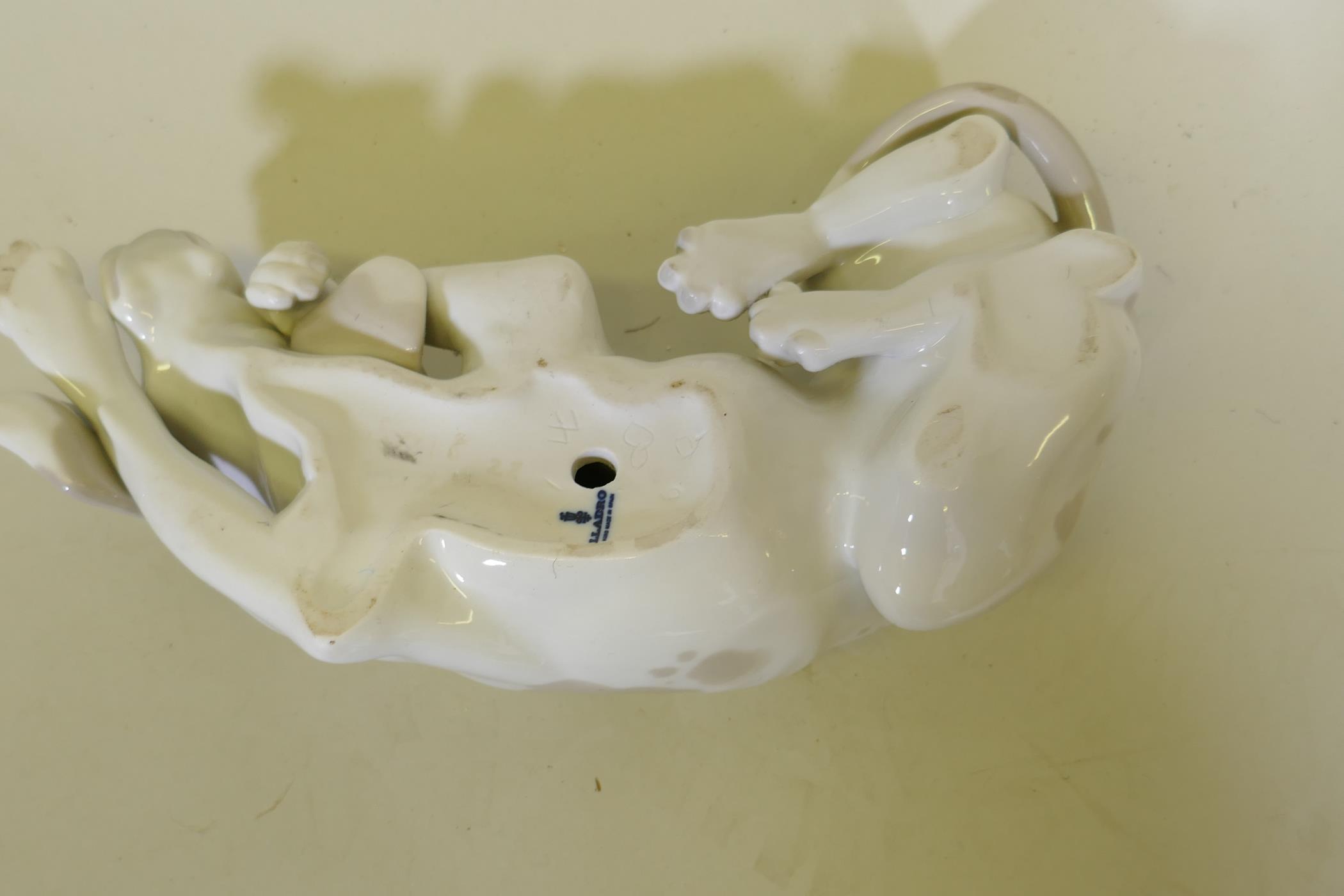 A Lladro ceramic figure of a dog, 23cm long - Image 2 of 3