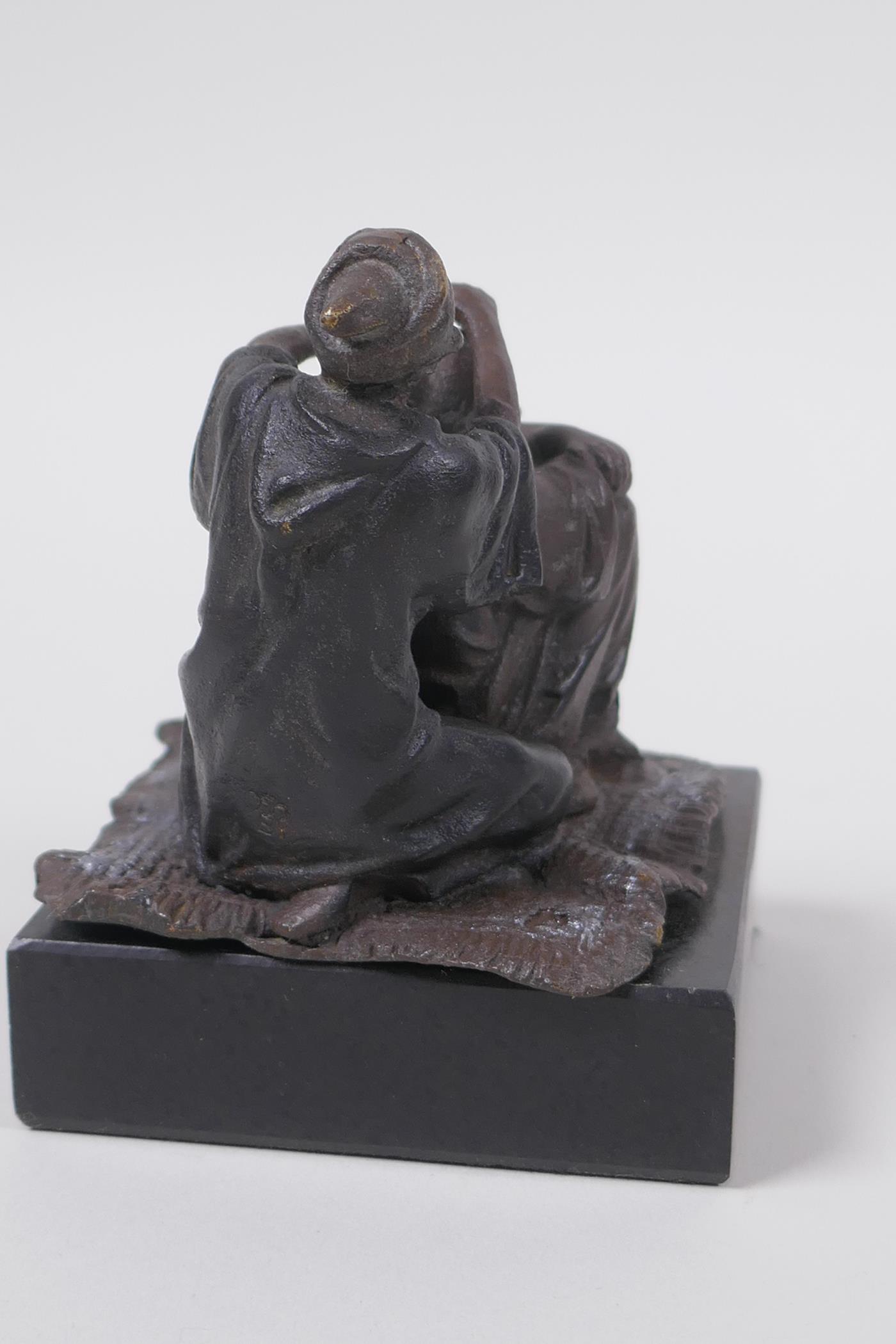 A Bergman style bronze figure of an Arab barber, 8cm high - Image 4 of 5