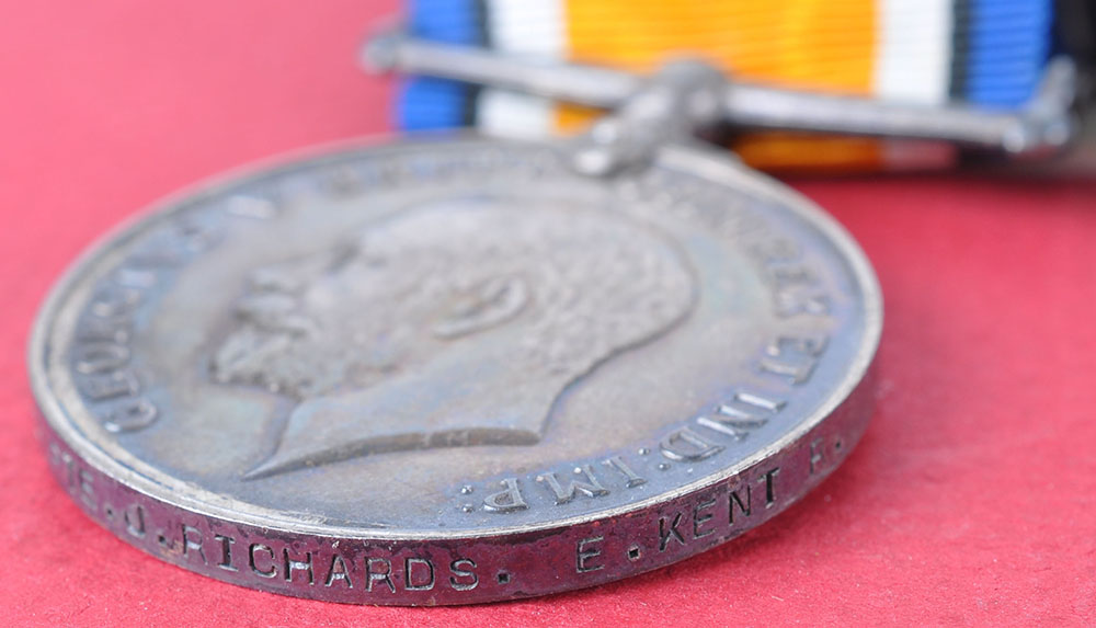 WW1 British Casualty Medal Pair and Memorial Plaque East Kent Regiment - Bild 4 aus 6