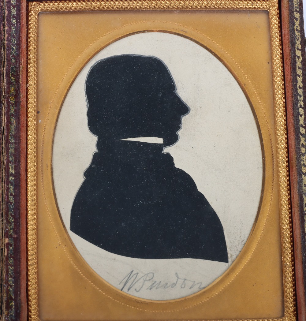 An 18th century portrait of a gentleman silhouette, signed below (unable to read) - Bild 2 aus 4