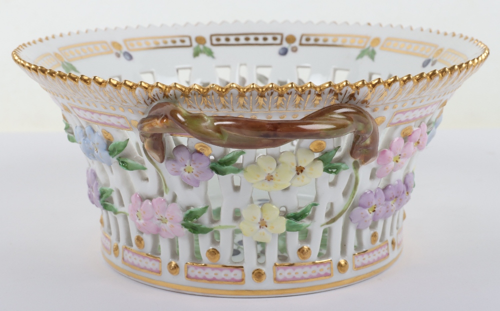 A Royal Copenhagen Floral Danica porcelain basket - Bild 4 aus 11