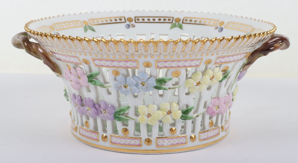 A Royal Copenhagen Floral Danica porcelain basket - Bild 3 aus 11