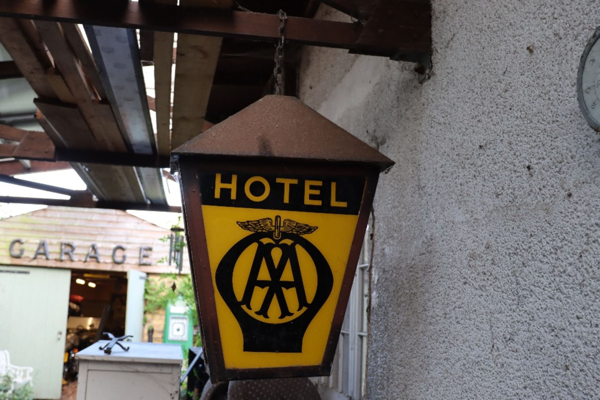 An AA (Automobile Association) hotel hanging light sign - Bild 5 aus 5