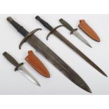 A reproduction short sword and dagger ensuite