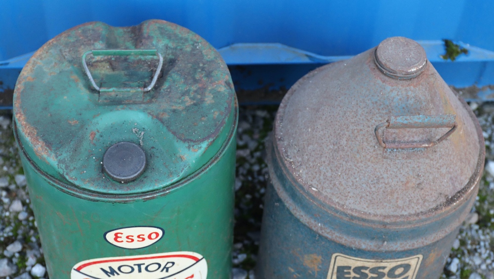 A Pratts Motor oil can and an Esso Blue Paraffin can - Image 2 of 3