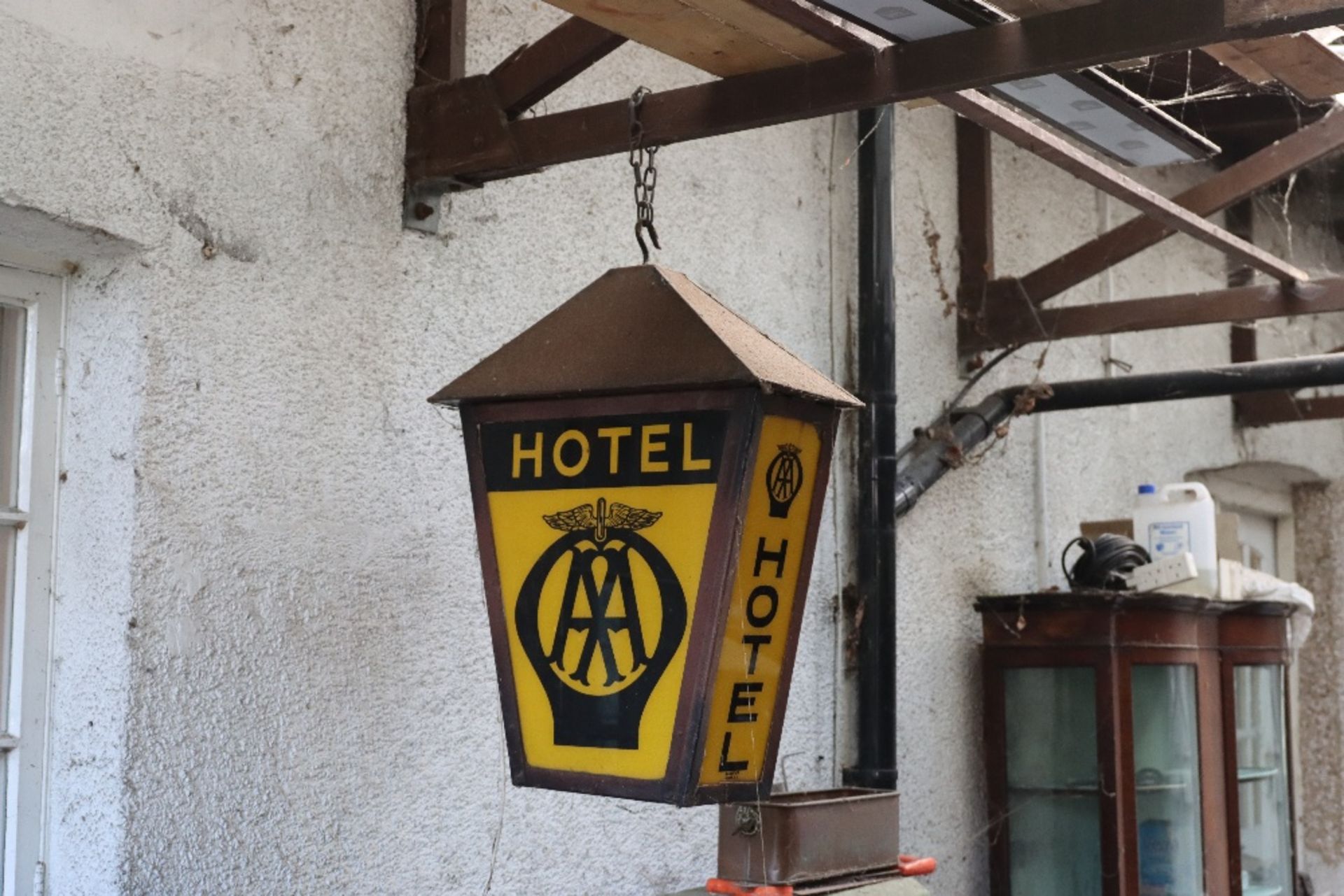 An AA (Automobile Association) hotel hanging light sign - Bild 2 aus 5