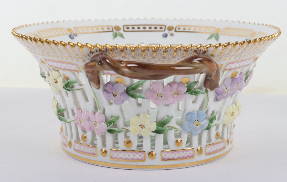 A Royal Copenhagen Floral Danica porcelain basket - Bild 2 aus 11