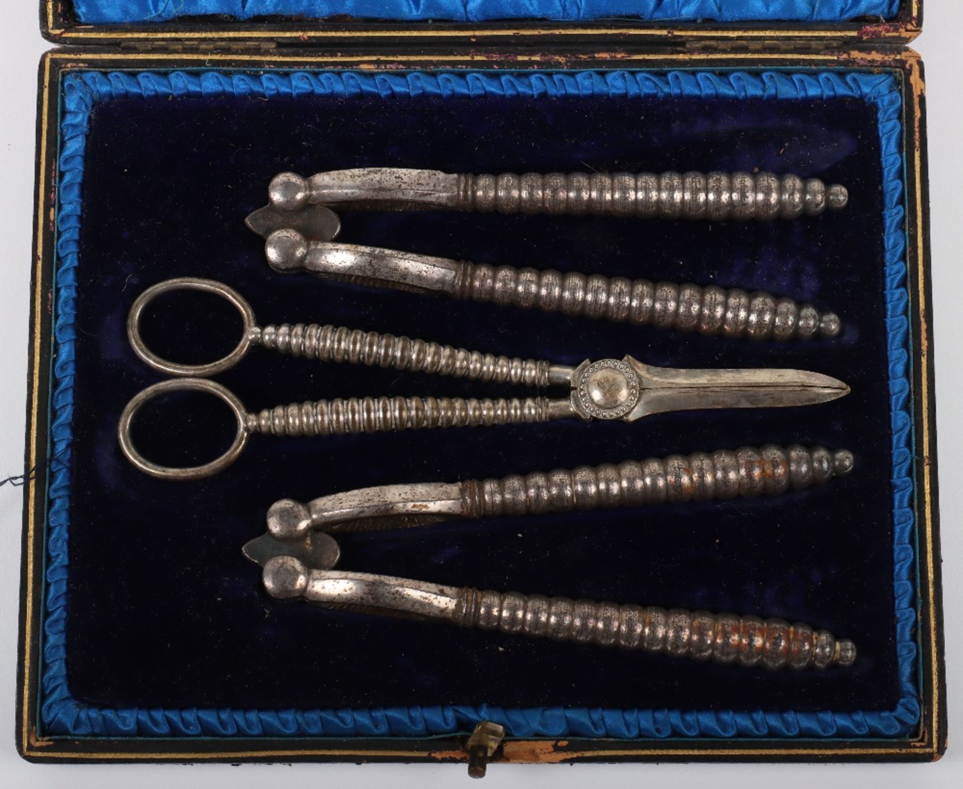 A set of three Victorian grape scissors and nut crackers - Bild 2 aus 6