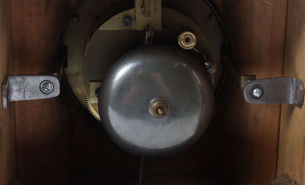 A 19th century mahogany mantle clock - Image 7 of 10