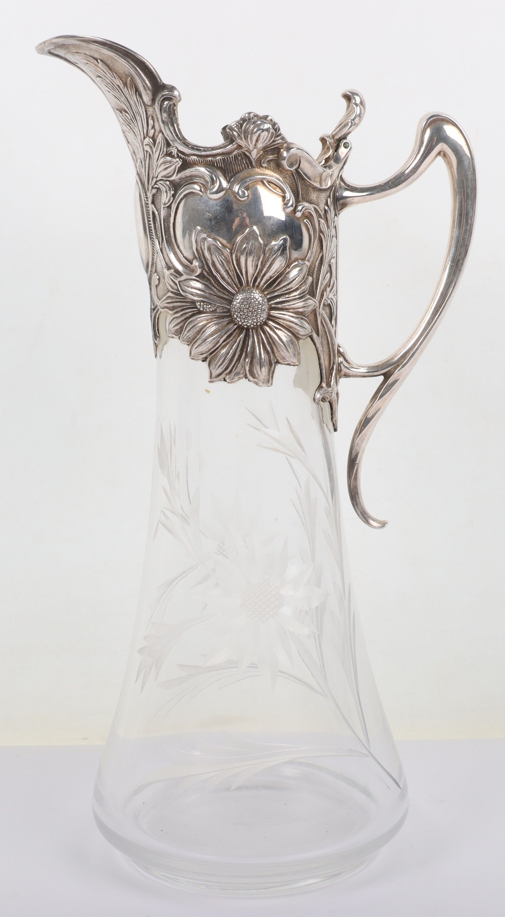 An Art Nouveau style silver and glass claret jug - Bild 4 aus 10