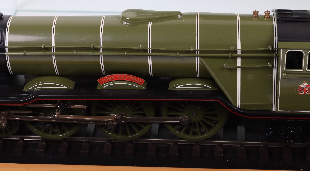 Basset Lowke Special Limited Edition 0 Gauge 3 Rail Electric LNER Flying Scotsman Locomotive and Two - Bild 5 aus 5