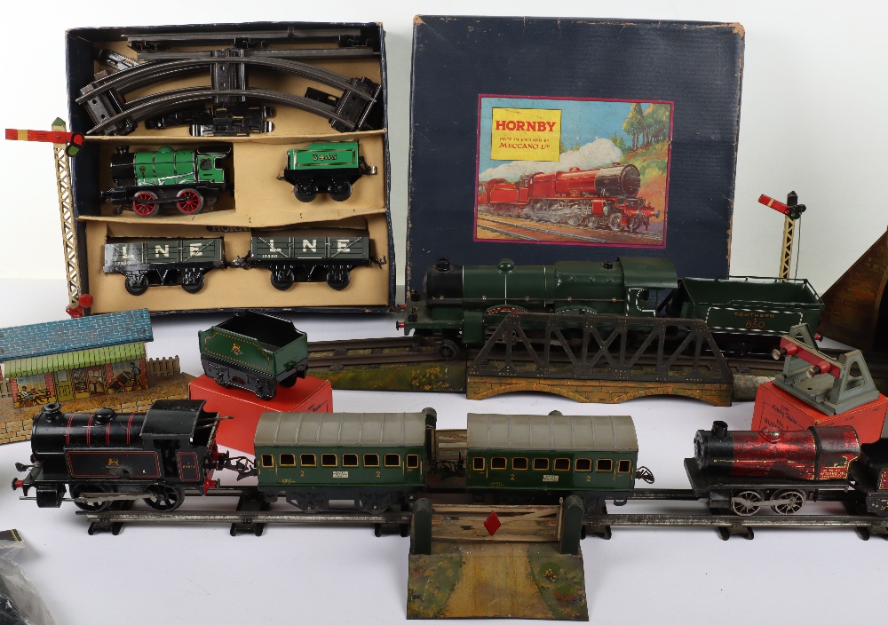 A Quantity of Hornby 0 Gauge Locomotives, Accessories - Bild 3 aus 4