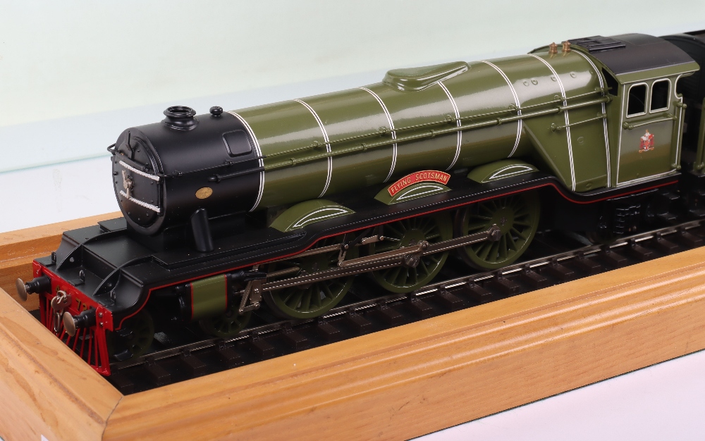 Basset Lowke Special Limited Edition 0 Gauge 3 Rail Electric LNER Flying Scotsman Locomotive and Two - Bild 4 aus 5
