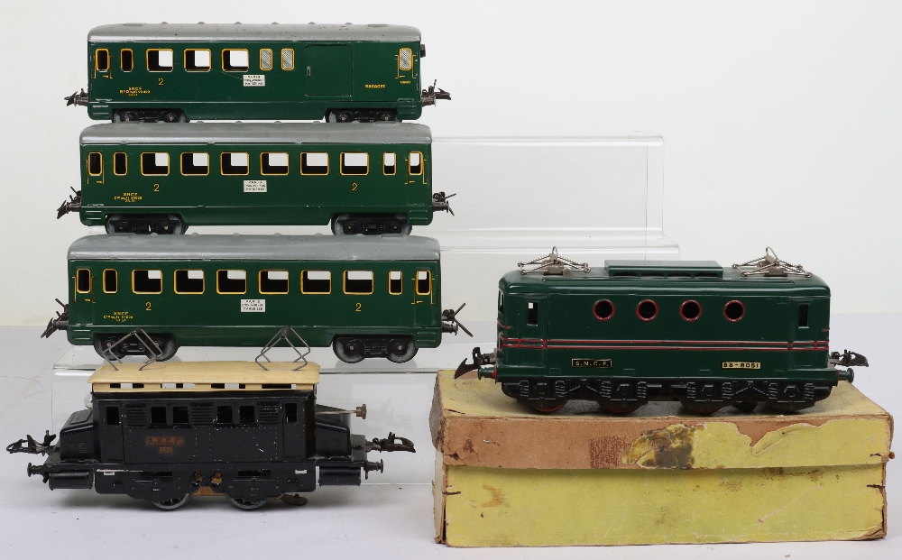 French Hornby Series 0 gauge locomotive and coaches - Bild 2 aus 2