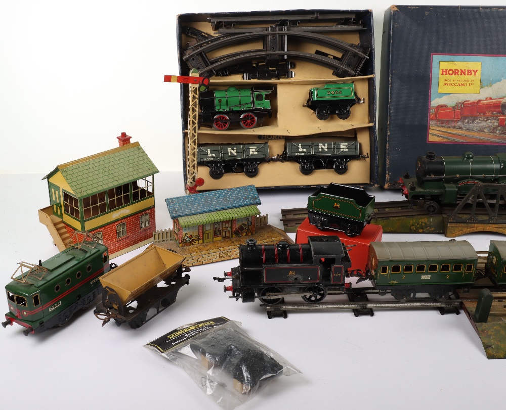 A Quantity of Hornby 0 Gauge Locomotives, Accessories - Bild 4 aus 4