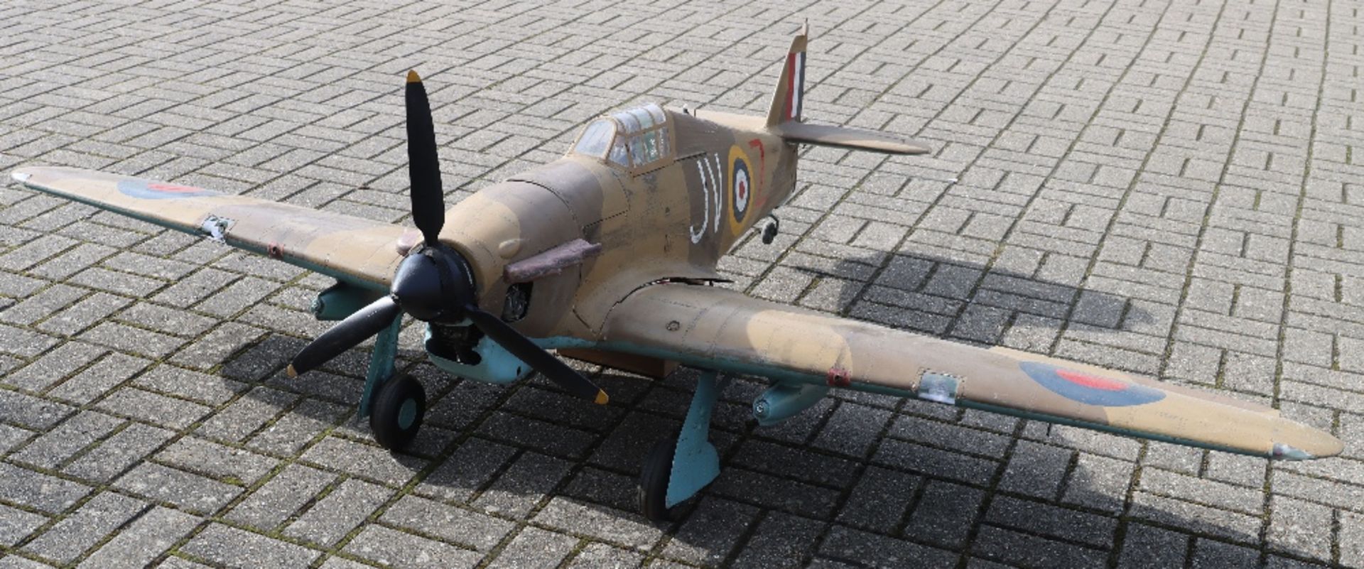 Model of a WW2 RAF Hurricane Fighter Plane - Bild 2 aus 19