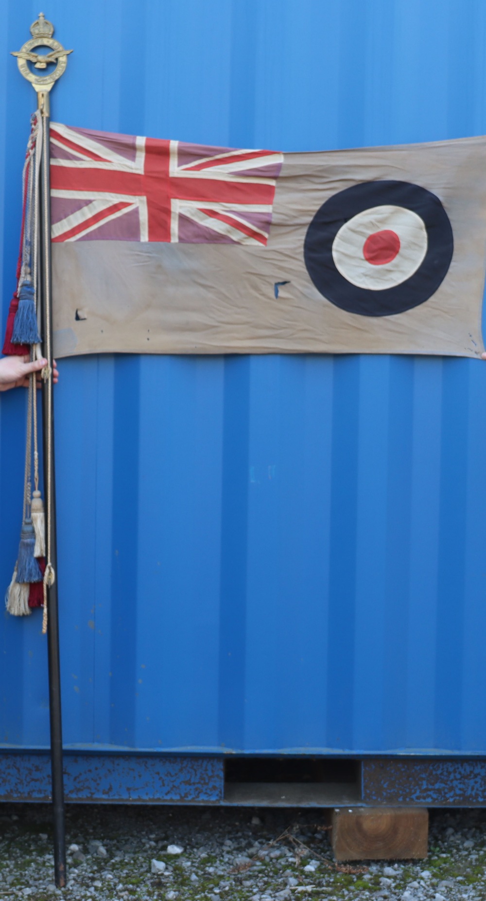 Royal Air Force Ceremonial Ensign on Pole - Bild 3 aus 6