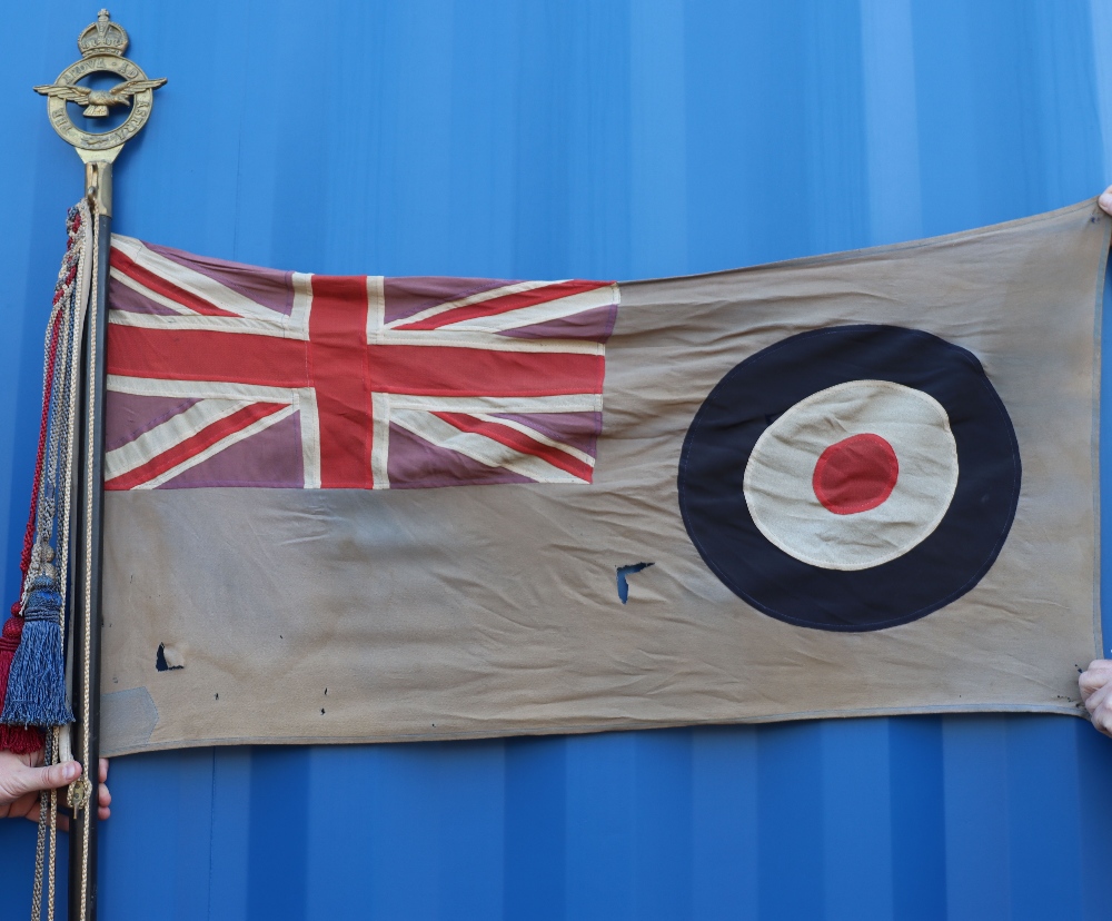 Royal Air Force Ceremonial Ensign on Pole - Bild 5 aus 6