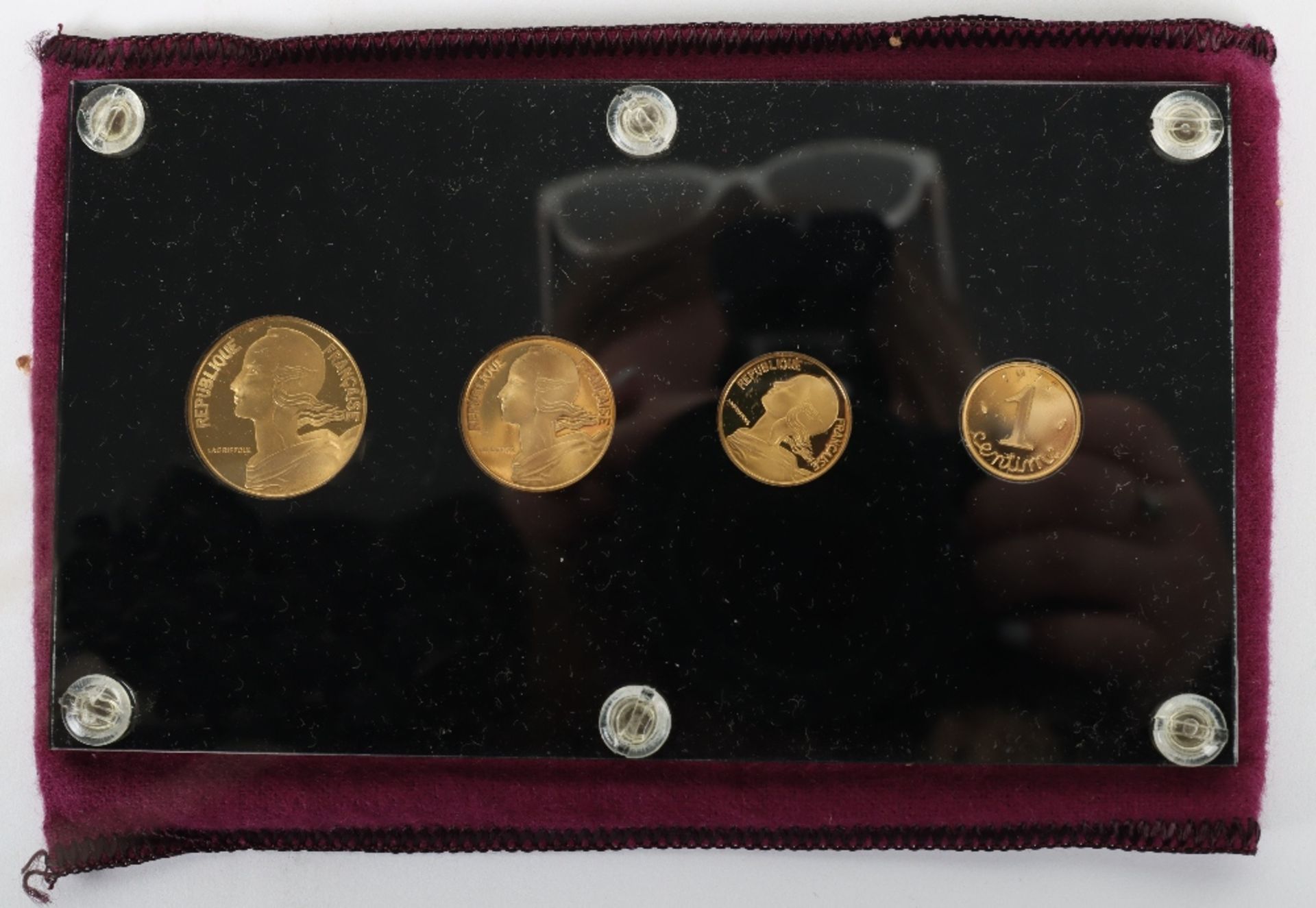 A very rare 1977 France set of gold proof Piedforts Centimes - Image 3 of 6