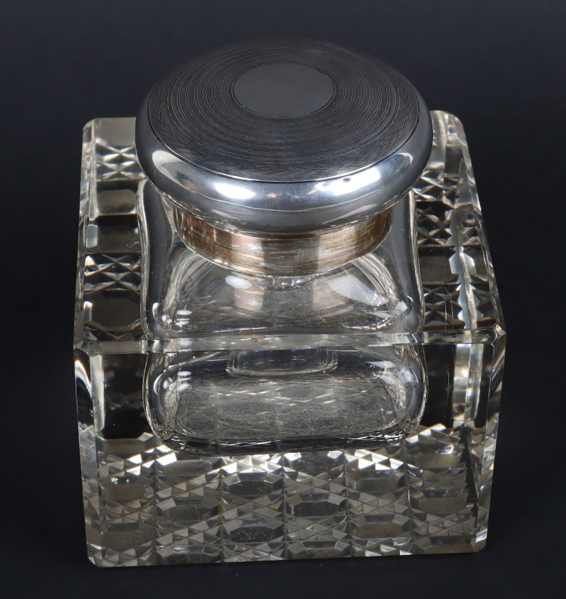 An early 20th century large silver and glass inkwell, London 1924 - Image 2 of 7