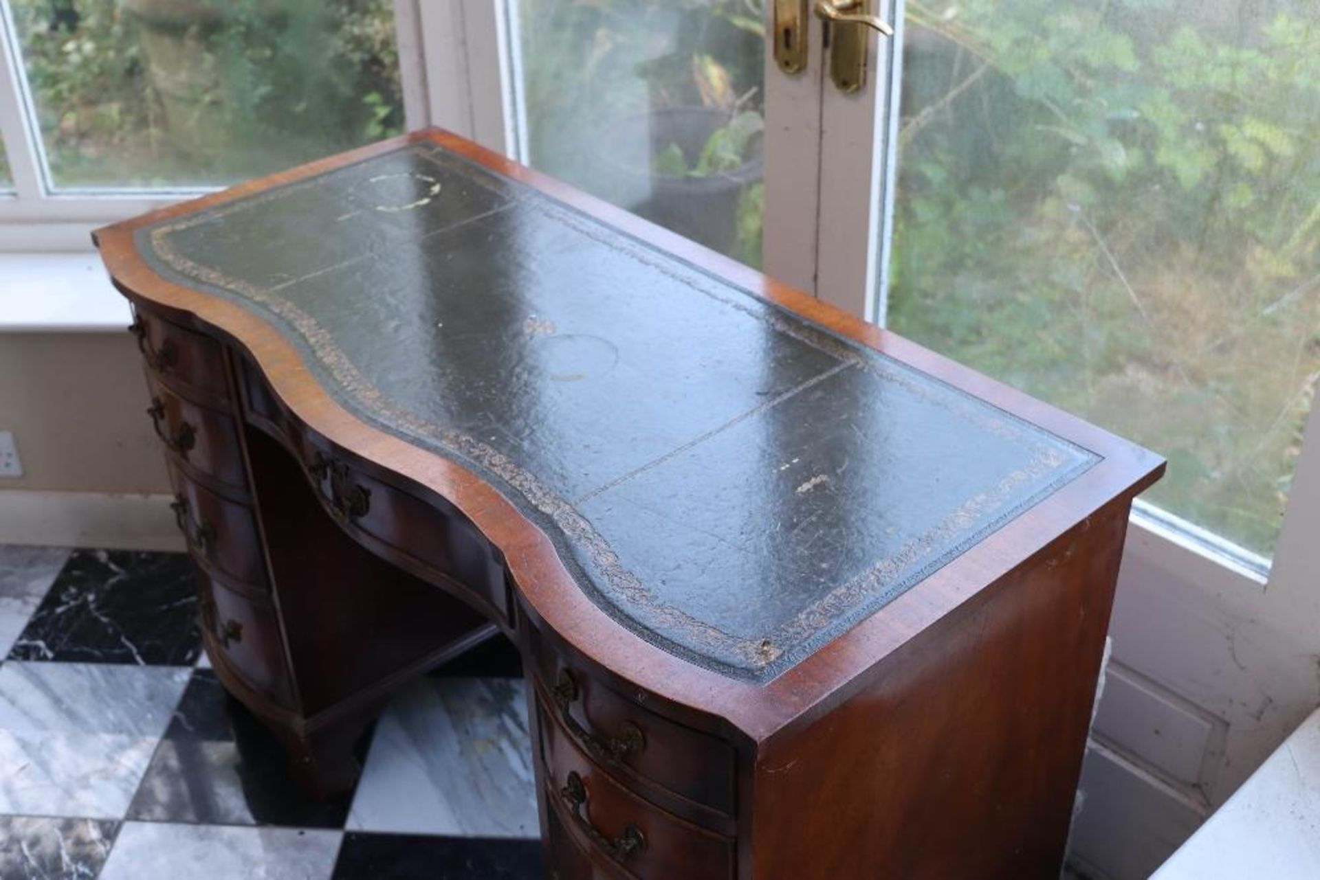 A Georgian style mahogany kneehole desk - Image 2 of 3