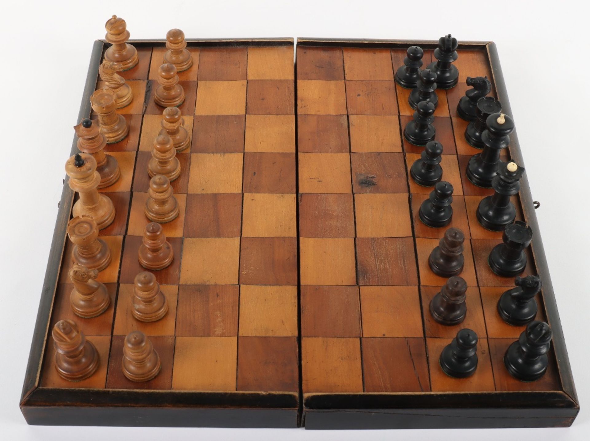 A late 19th/early 20th century chess set - Image 2 of 4