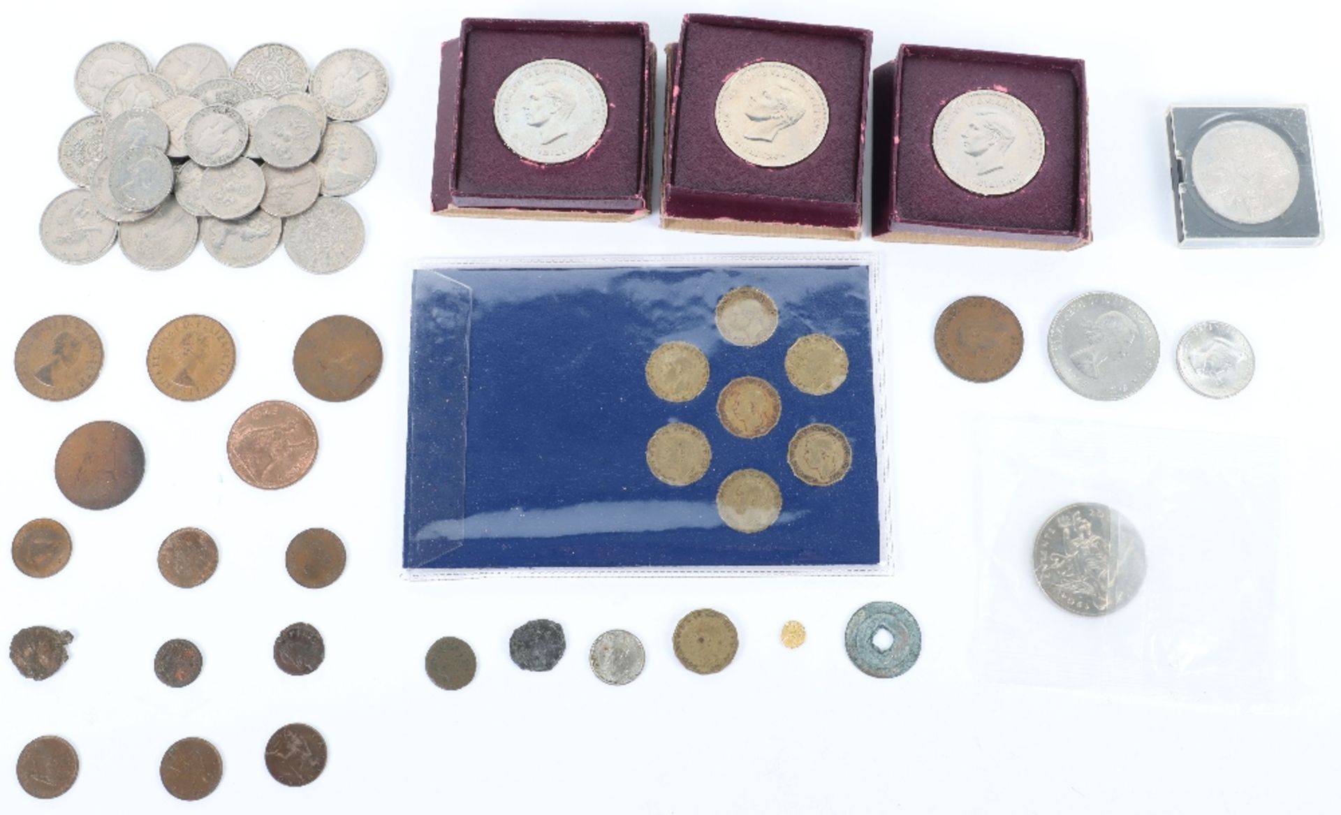 Mixed coinage including GB Threepence WWII set 1939-1946 - Image 2 of 2