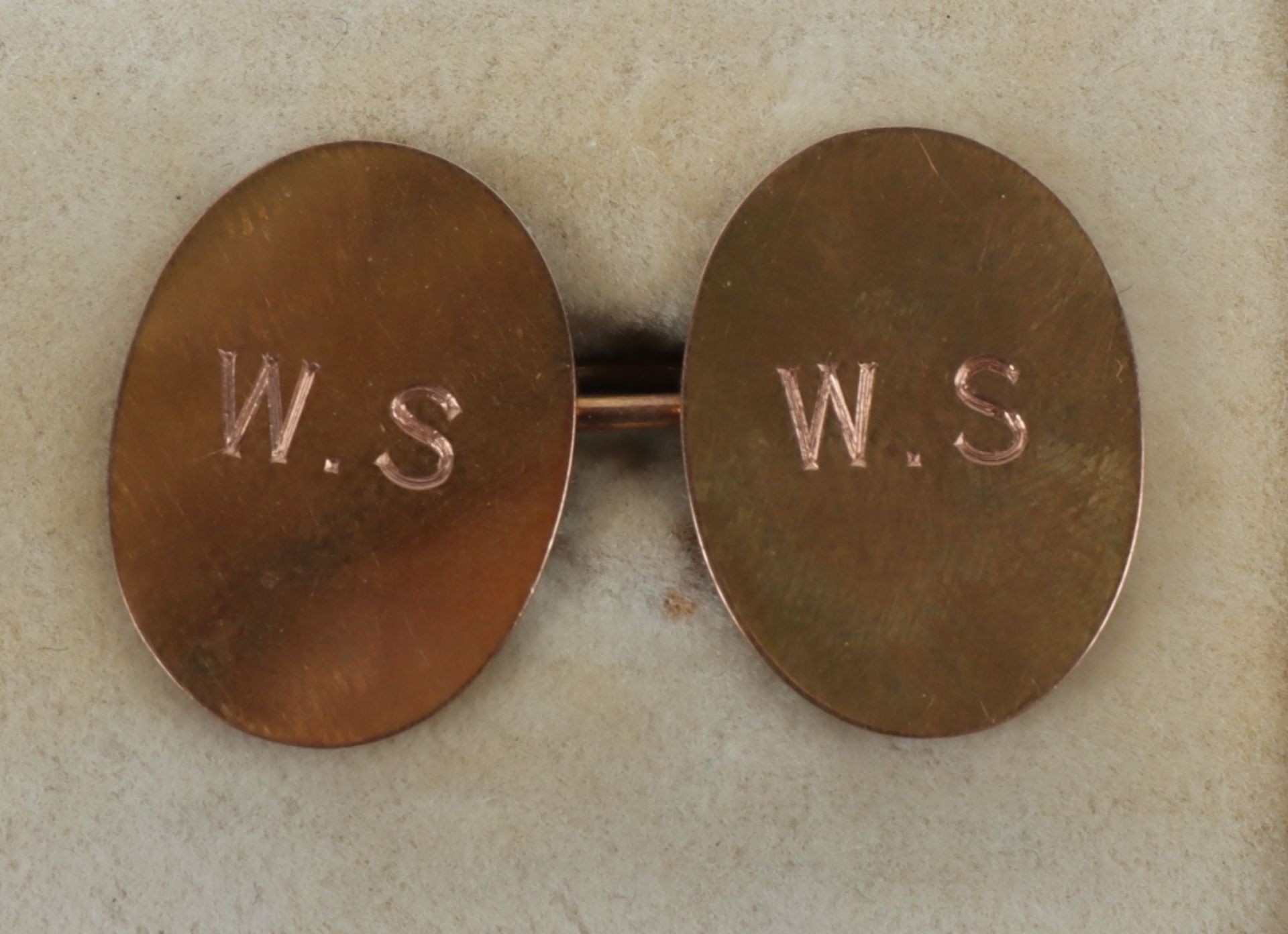 A pair of 9ct gold cuff links - Image 3 of 4