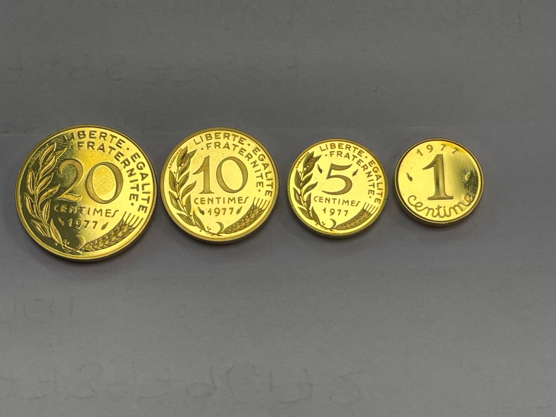 A very rare 1977 France set of gold proof Piedforts Centimes - Image 6 of 6