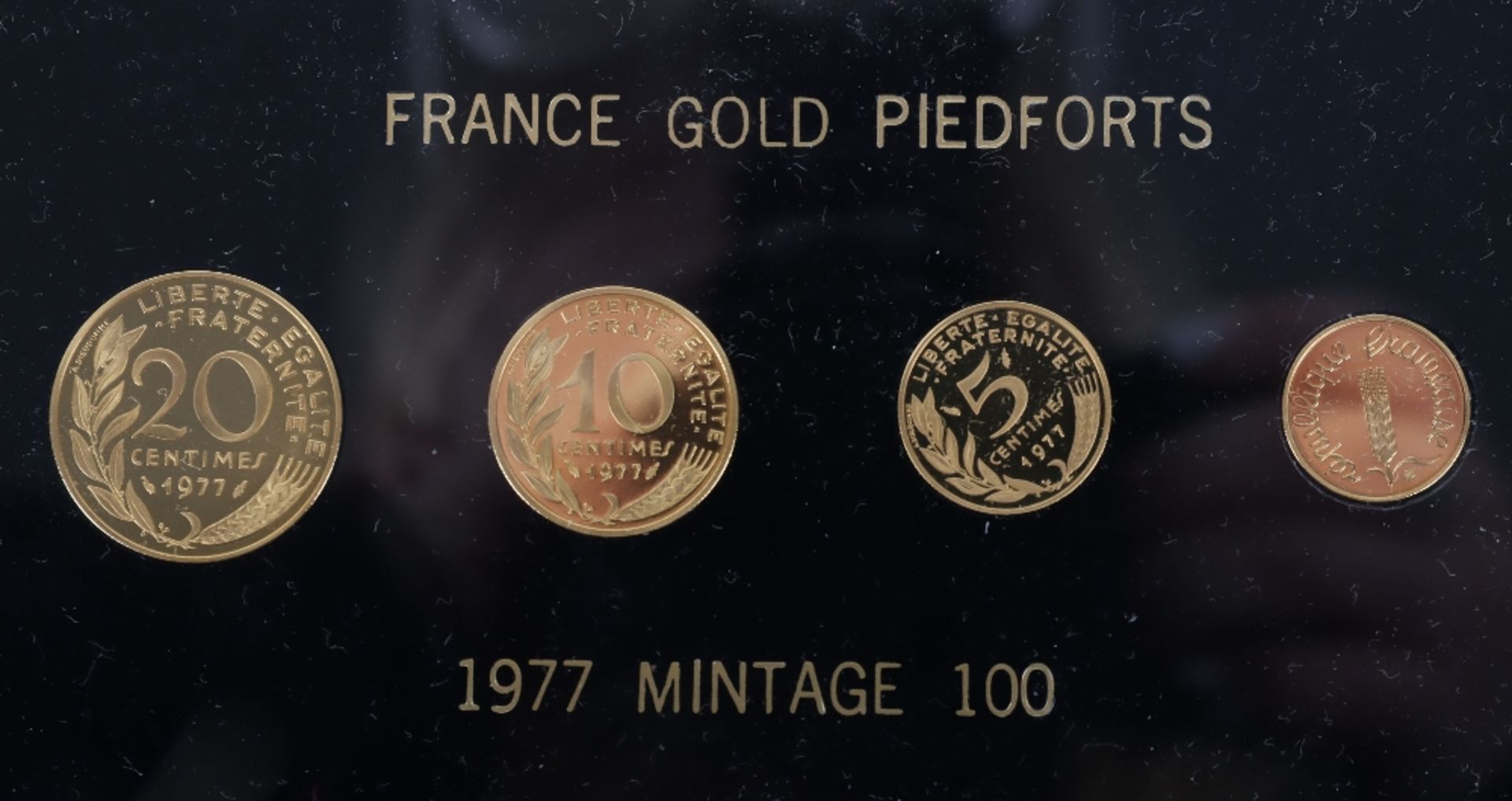 A very rare 1977 France set of gold proof Piedforts Centimes - Image 2 of 6
