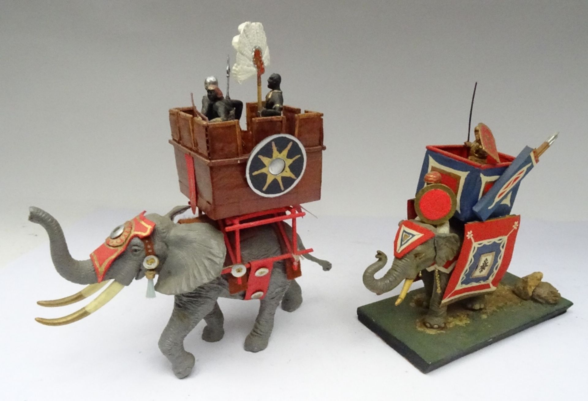 Plastic African and Indian War Elephants - Bild 2 aus 3