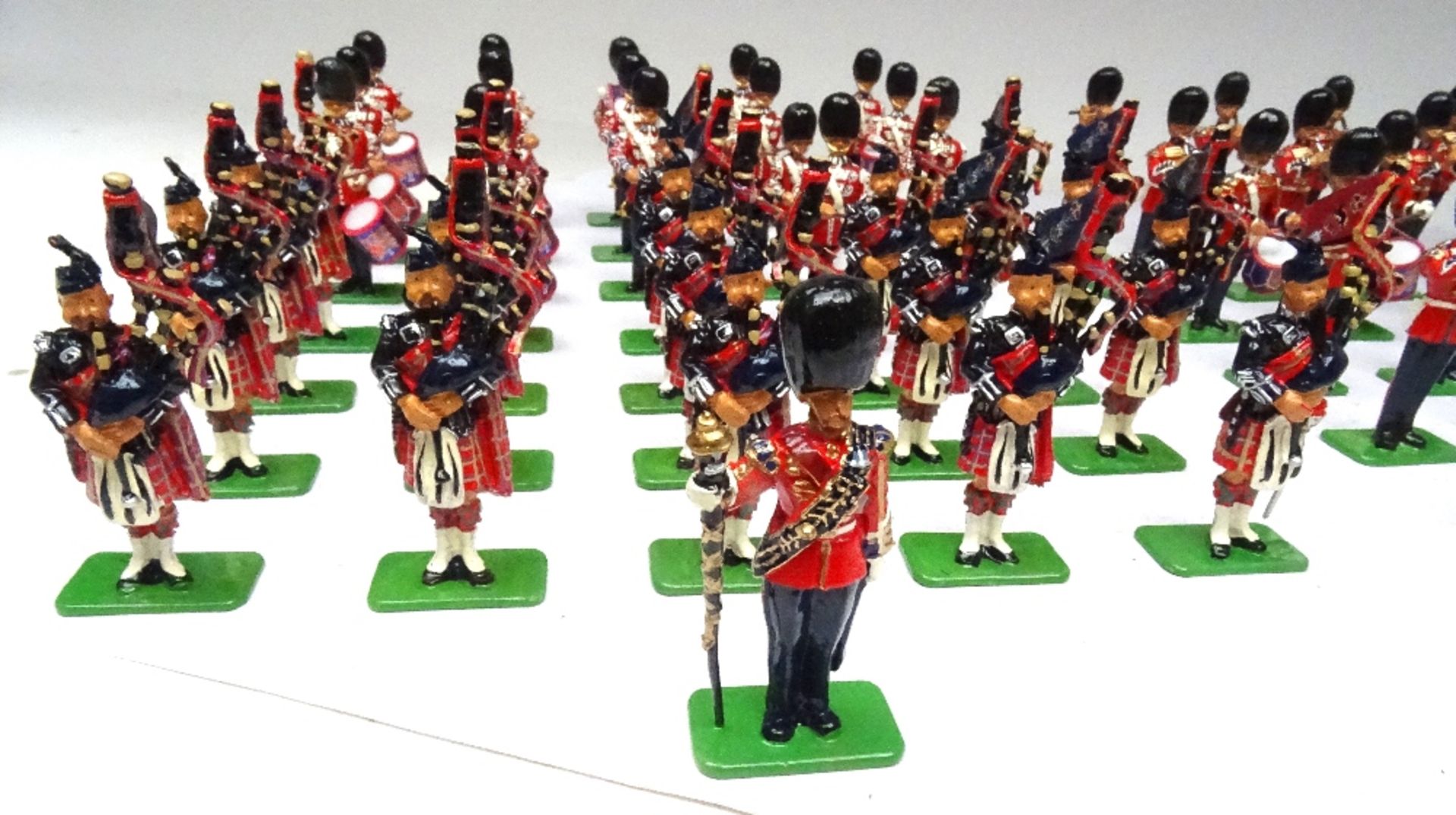 William Britains Collectors Club Presentation of Colours by Queen Victoria, The Pipes, Drums and Mil - Bild 8 aus 10