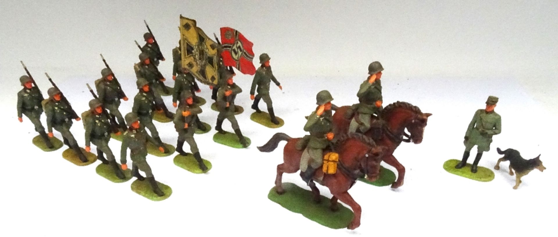 Elastolin 70mm plastic German Army marching at the slope