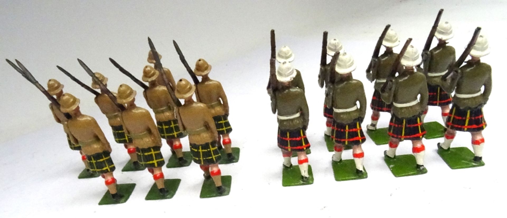 Britains set 114, Cameron Highlanders in service dress - Image 8 of 9
