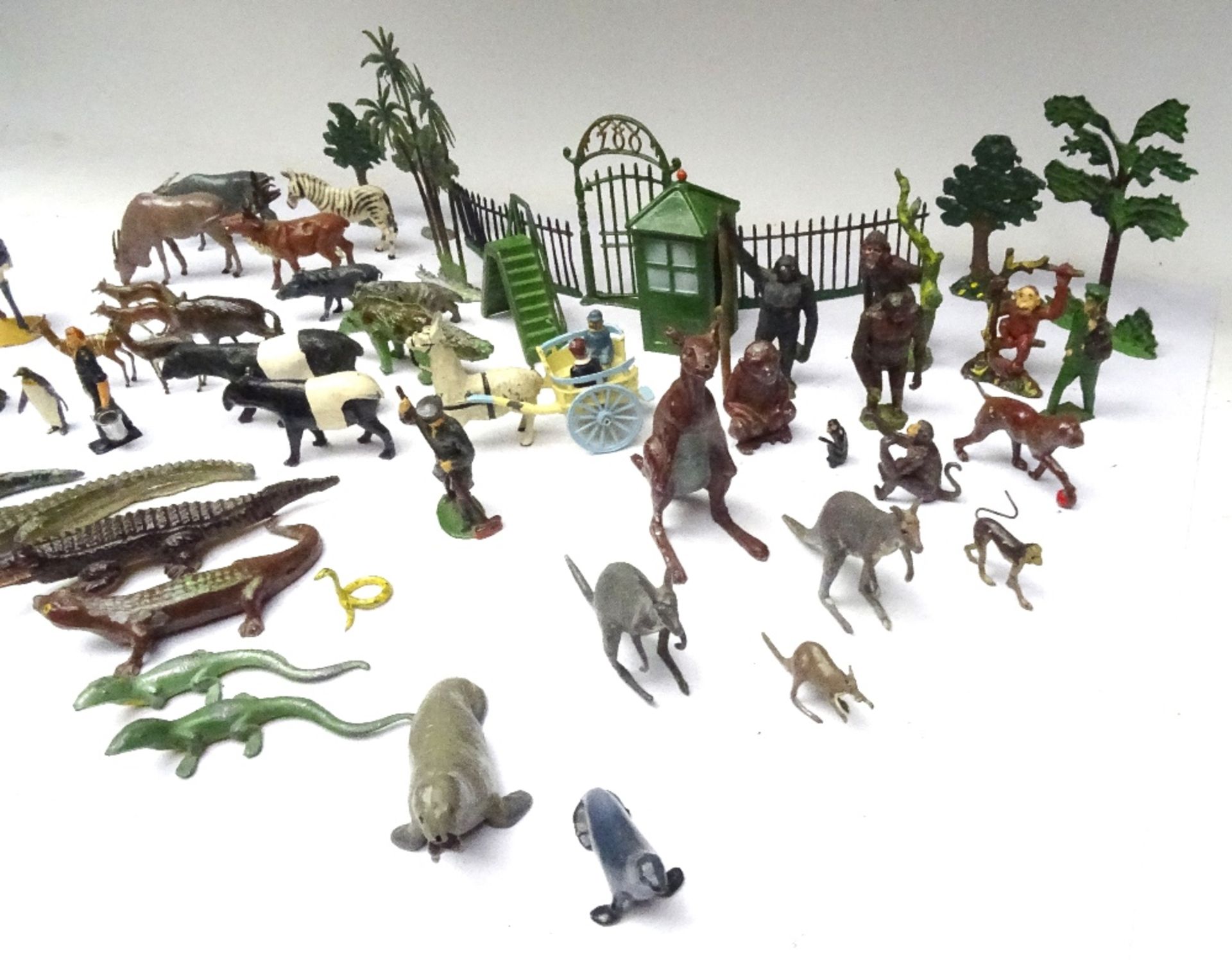 Britains and other Small Zoo Animals, Keepers and Accessories - Image 2 of 6